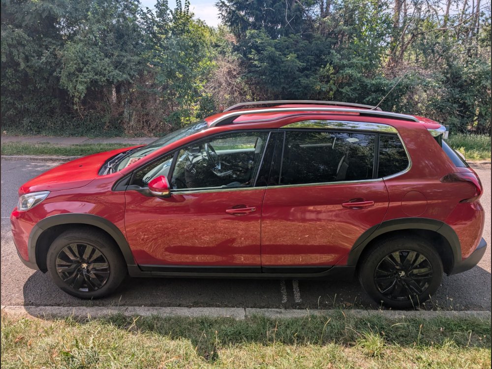 Red 2017 Peugeot 2008 1.2 PureTech Allure SUV 5dr Petrol Manual Euro 6 82 ps in Wembley